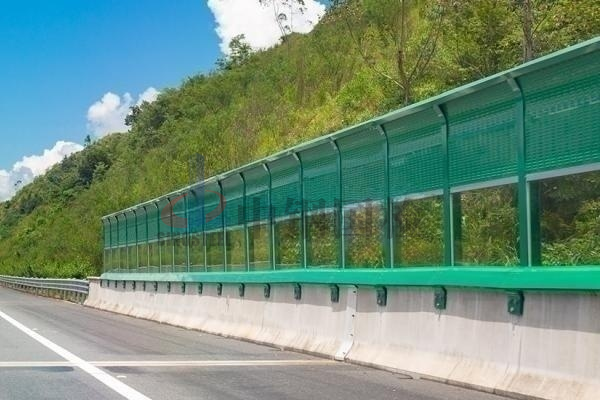 公路聲屏障的聲學(xué)性能檢測